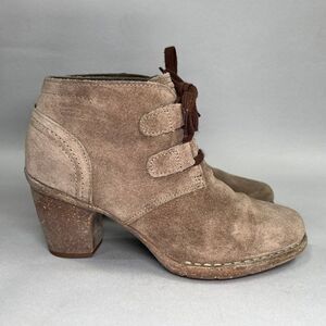 Clarks Ankle Boots Women's Size 6.5 Brown Suede‎ Leather Lace Up Ankle Booties
